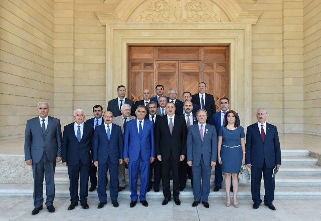 Prezidentin jurnalistlərlə görüşündən FOTOLAR
